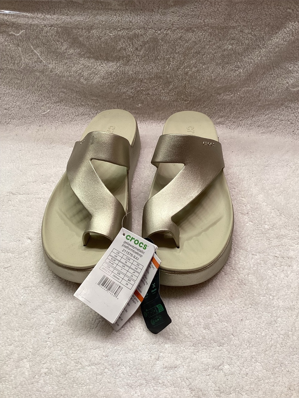 CROCS Women’s Getaway Toe Loop Platform Sandals size 9